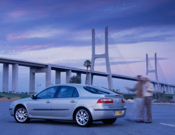 Renault Laguna Hatchback [Worldwide] '2000–05