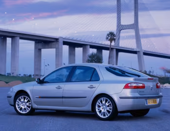 Renault Laguna Hatchback [Worldwide] '2000–05