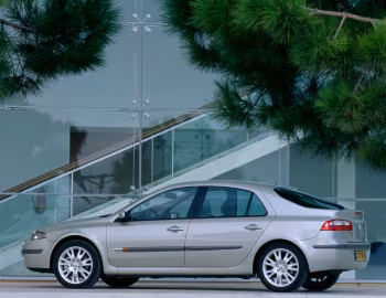Renault Laguna Hatchback [Worldwide] '2000–05