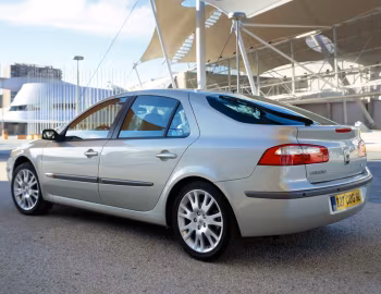 Renault Laguna Hatchback [Worldwide] '2000–05