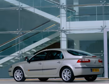 Renault Laguna Hatchback [Worldwide] '2000–05