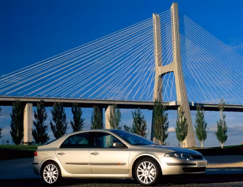 Renault Laguna Hatchback [Worldwide] '2000–05