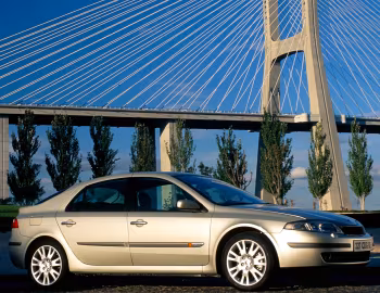 Renault Laguna Hatchback [Worldwide] '2000–05