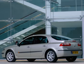 Renault Laguna Hatchback [Worldwide] '2000–05