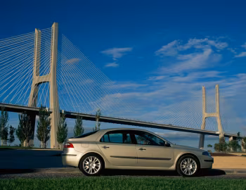 Renault Laguna Hatchback [Worldwide] '2000–05