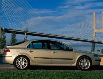 Renault Laguna Hatchback [Worldwide] '2000–05
