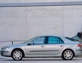 Renault Laguna Hatchback [Worldwide] '2000–05
