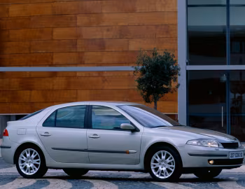 Renault Laguna Hatchback [Worldwide] '2000–05