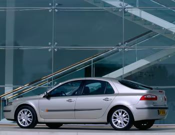 Renault Laguna Hatchback [Worldwide] '2000–05