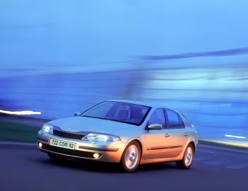 Renault Laguna Hatchback [Worldwide] '2000–05