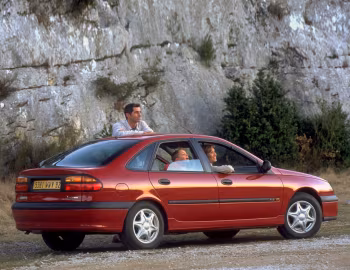 Renault Laguna RXE [Worldwide] '1998–2001