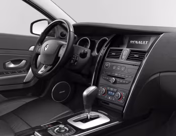Interior Renault Latitude [EU-spec] '2010–13