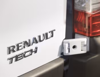 Renault Master Pharma Van [UK-spec] '2018–19