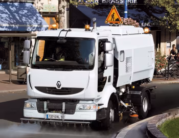 Renault Midlum 220 dXi with Scarab road sweeper equipment '2006–????