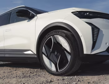 Renault Scénic E-Tech electric iconic [UK-spec] '2024–pr.