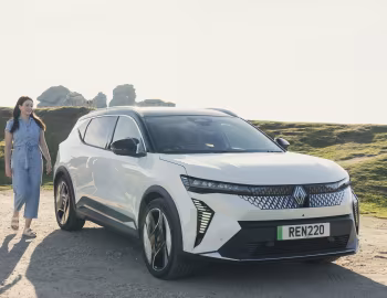 Renault Scénic E-Tech electric iconic [UK-spec] '2024–pr.
