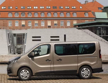 Renault Trafic Minibus [Worldwide] '2014–19