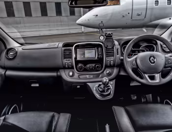 Передня панель Renault Trafic 1.6 dCi 145 SpaceClass [UK-spec] '2017–19