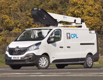 Renault Trafic Cherry Picker [UK-spec] '2018–19