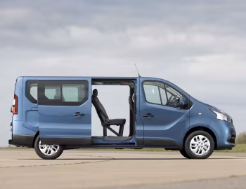 Renault Trafic Minibus [UK-spec] '2014–19