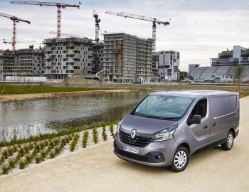 Renault Trafic Van [UK-spec] '2014–19