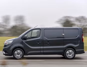 Renault Trafic Van Sport+ [UK-spec] (X82) '2022–pr.