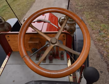 Интерьер 1908 REO Model A Touring