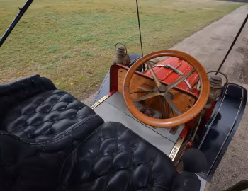 Интерьер 1908 REO Model A Touring
