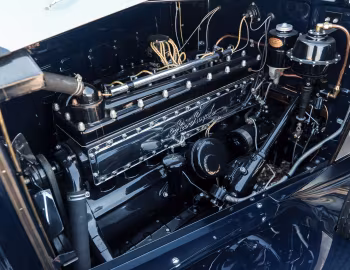 Под капотом 1932 REO Royale Convertible Coupe (Model 8-35)