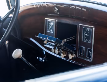 Интерьер 1932 REO Royale Convertible Coupe (Model 8-35)