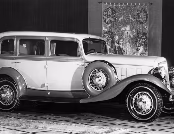 1933 REO Royale Sedan (Model 8-35)