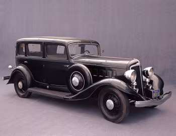 1933 REO Royale Sedan (Model 8-35)