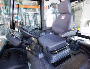 Interior RM-Terex TLB825 '05.2012–20