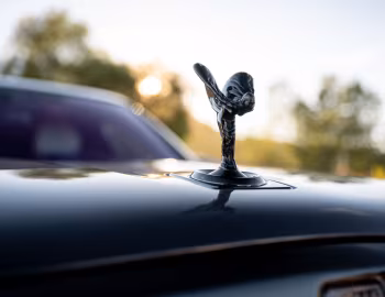 Маскот 2022–24 Rolls-Royce Black Badge Ghost [North America] '2021–24