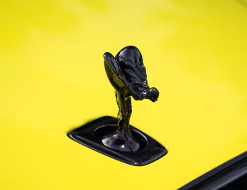 Mascotte Rolls-Royce Black Badge Ghost "Idealist" [Worldwide] '2024–pr.
