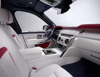 Передня панель Rolls-Royce Cullinan "Re-Belle: Wildberry" '2022–24