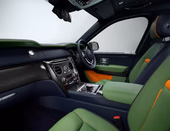 Передня панель Rolls-Royce Cullinan "Fu-Shion: Military Green" [UK-spec] '2022–24