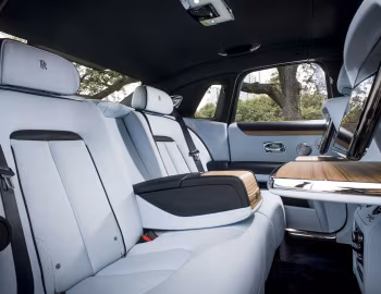 Интерьер 2021–24 Rolls-Royce Ghost [North America] '2020–24