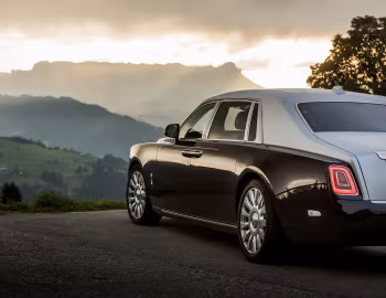 Rolls-Royce Phantom EWB [UK-spec] '2017–22
