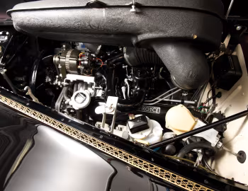 Sous la capuche 1962 Rolls-Royce Phantom V Sedanca de Ville [RHD] (5BX44) '1962