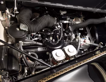 Sous la capuche 1962 Rolls-Royce Phantom V Sedanca de Ville [RHD] (5BX44) '1962