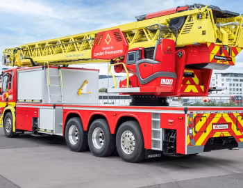 Scania P 410 NB8×4 with turntable ladder Magirus model M 64 L [UK-spec] '2020–21