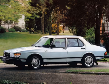 Saab 900 Turbo Sedan '1984–89