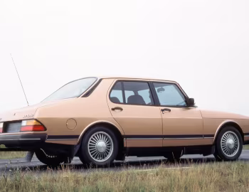 Saab 900 Turbo Sedan '1984–89