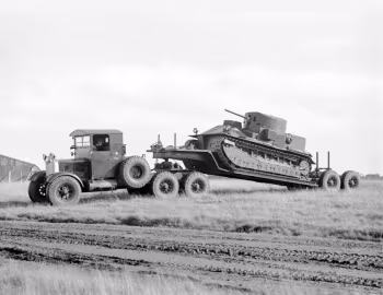 Scammell Pioneer prototype, Vickers medium tank