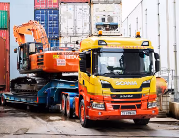 Hitachi ZX350, Scania G 560 XT Super 6×4 tractor