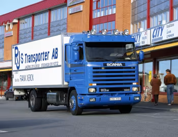 Scania R113M 4×2 320 Streamline with Sala Kaross beverage body '1991–96