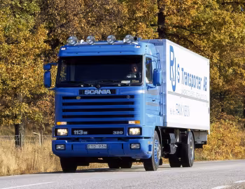 Scania R113M 4×2 320 Streamline with Sala Kaross beverage body '1991–96