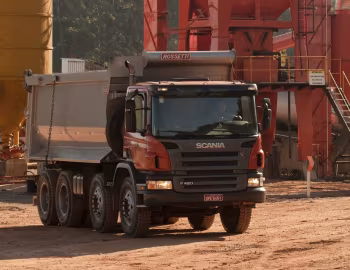Scania P420 8×4 rigid CP14 with Rossetti tipper body [Brazil] '2004–11