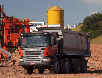 Scania P420 8×4 rigid CP14 with Rossetti tipper body [Brazil] '2004–11